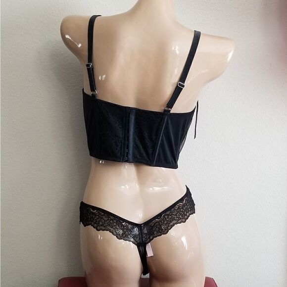 MEDIUM Victoria's Secret Red Bra Set - Picture 2 of 16